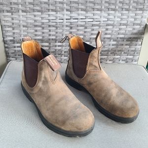 Blundstone Women's 585 Classic Chelsea Boot in Rustic Brown Size 7 US